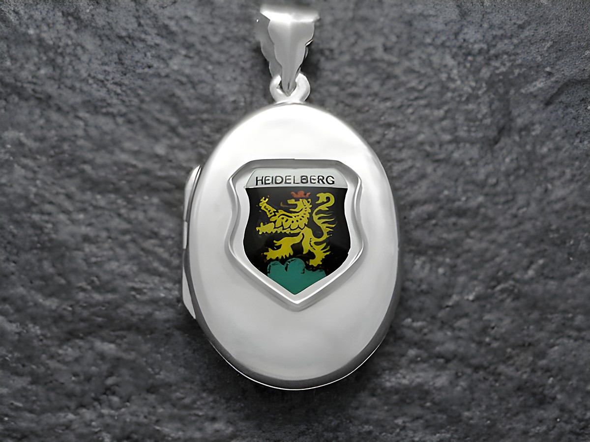 Silberne Medaille mit dem Wappen von Heidelberg, das einen goldenen Löwen auf schwarzem Grund zeigt, umgeben von grünem Schild. Hersteller Juwelier Harnisch, Baden-Württemberg.