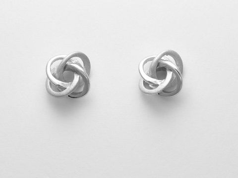 Silber Ohrringe aus Sterling Silber, verschlungene Ohrstecker ohne Stein, Hersteller Juwelier Harnisch, elegantes Design ideal für jeden Anlass.