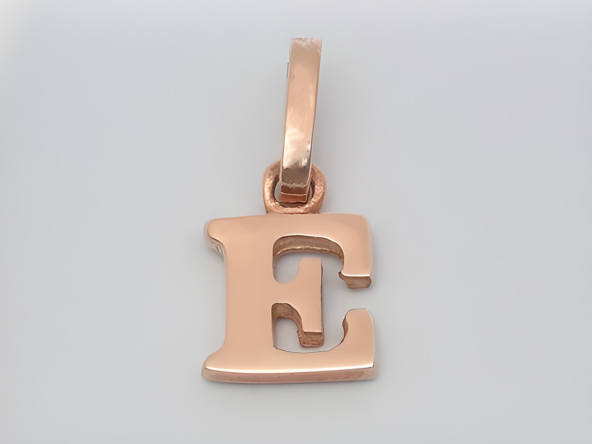 E Buchstaben Anhänger 925 Sterling Silber rosé vergoldet von Juwelier Harnisch, elegant und minimalistisch, perfekt als persönliches Schmuckstück oder Geschenk.