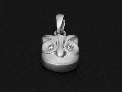 Eule Anhänger aus 925 Sterling Silber rhodiniert mit Zirkonia, teilmattiert, gefertigt von Juwelier Harnisch, ideal für Tierliebhaber und Schmuckenthusiasten.