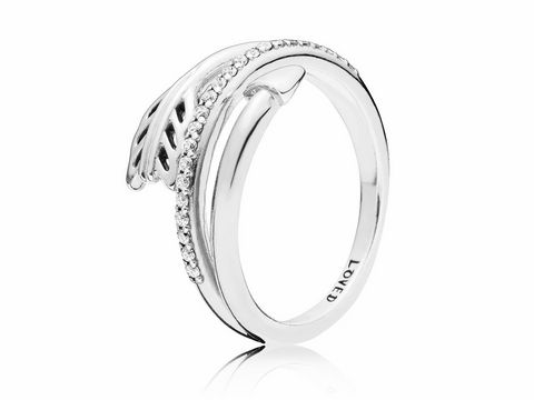 Silberner Ring mit Funkenpfeil-Design und klaren Zirkonia-Steinen, Größe 48, von Pandora, elegant und funkelnd, ideal für besondere Anlässe.