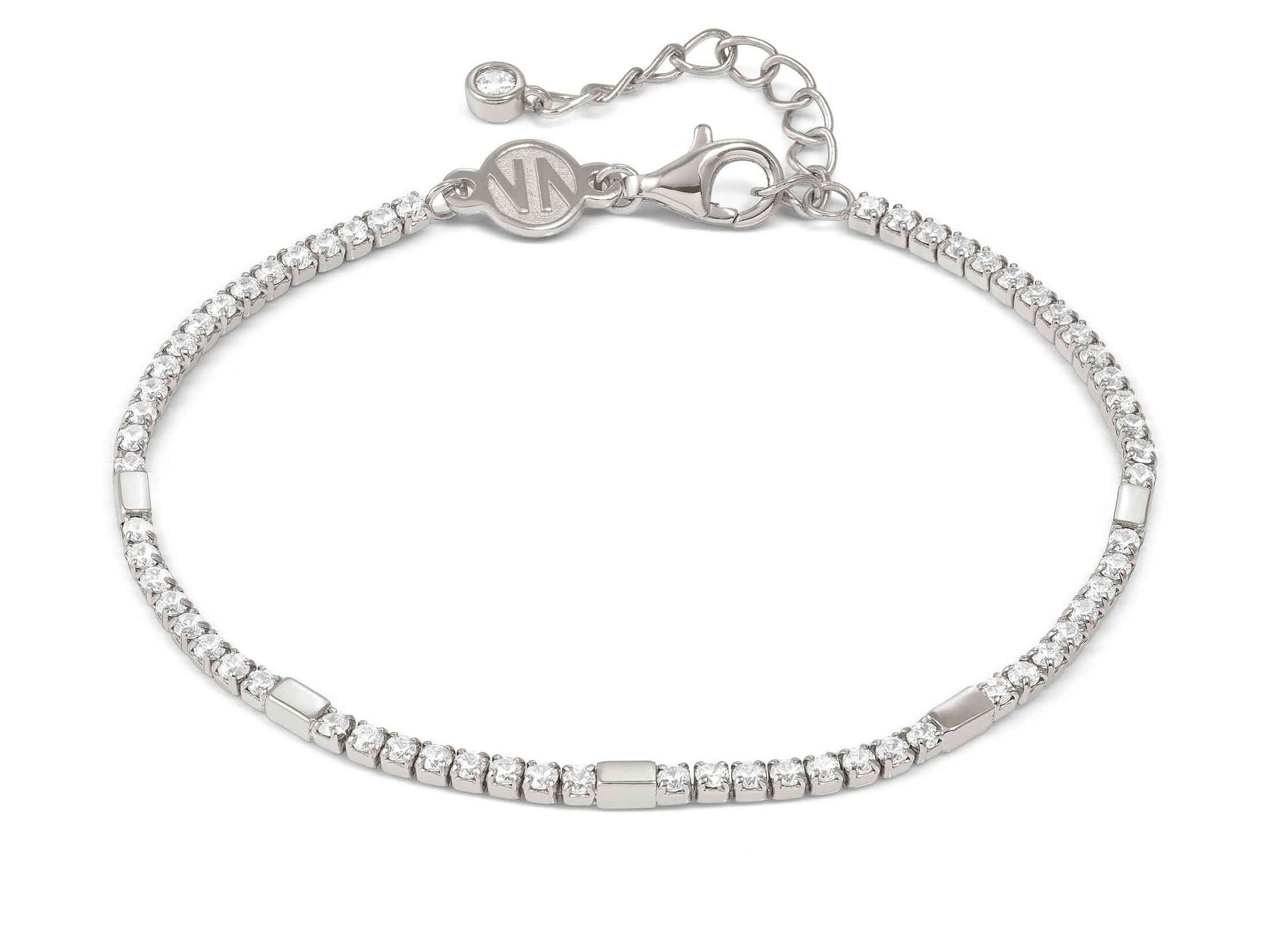 Ein elegantes Armband aus Sterling Silber, weiß rhodiniert, mit funkelnden Zirkonia-Steinen. Es hat eine variable Länge von 16,5 bis 19,5 cm und trägt ein stilvolles Verschlusssystem.