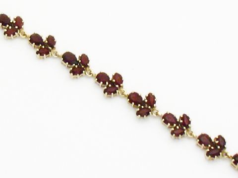 6029801-0 Granat Armband 19 cm in Silber vergoldet, mit glitzernden Granatsteinen, elegant gefasst und perfekt für besondere Anlässe, Hersteller Juwelier Harnisch, zeitloser Granatschmuck.