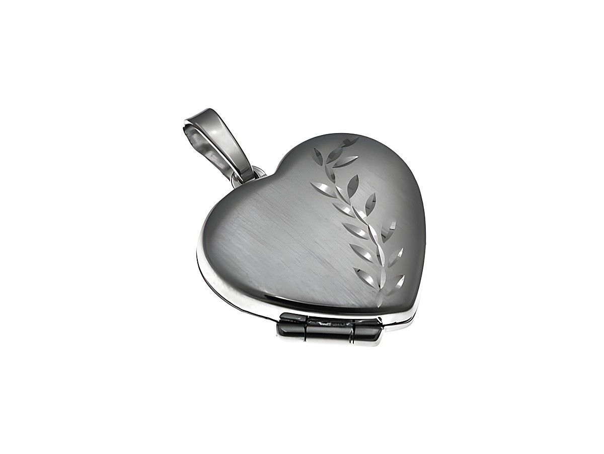 Medaillon in Herzform mit feiner Ranke, aus 925 Sterling Silber, hergestellt von Juwelier Harnisch, elegantes und zeitloses Schmuckstück für besondere Anlässe.