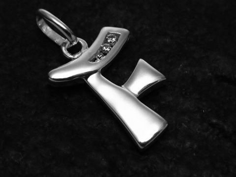 F Buchstaben Anhänger aus Sterling Silber mit Zirkonia, Hersteller Juwelier Harnisch, stilvolles Design, glänzende Oberfläche, ideal als persönliche Geschenkidee oder Schmuckstück.