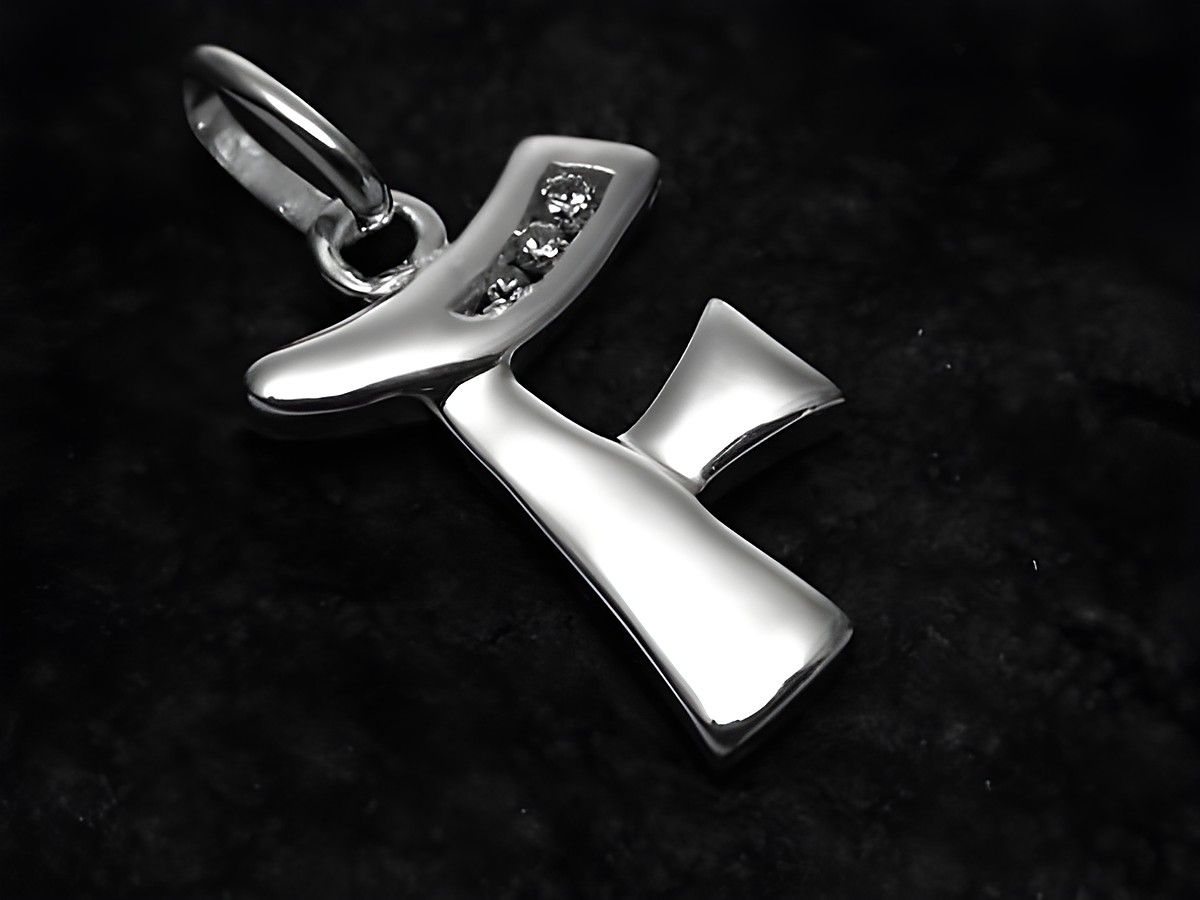 F Buchstaben Anhänger aus Sterling Silber mit Zirkonia, Hersteller Juwelier Harnisch, stilvolles Design, glänzende Oberfläche, ideal als persönliche Geschenkidee oder Schmuckstück.