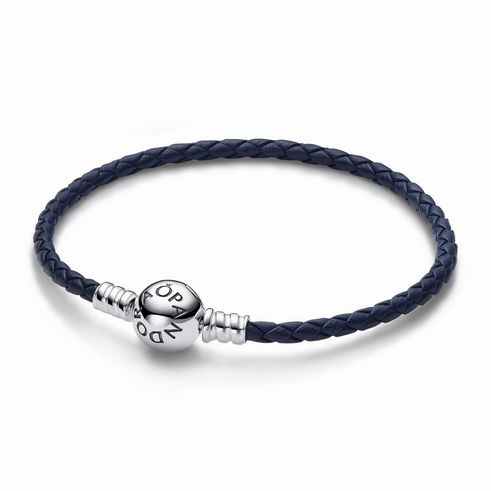 Blaues geflochtenes Lederarmband von Pandora mit Kugelverschluss aus Sterling Silber, Länge 17,50 cm, verleiht jedem Outfit eleganten Charme und Stil.
