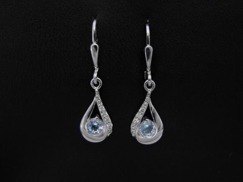 38155-0 Ohrringe Blue Dreams aus rhodiniertem Sterling Silber mit Blautopas und Zirkonia, eleganter Ohrhänger mit Stein in tropfenförmigem Design, ideal für besondere Anlässe.