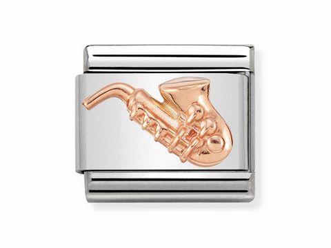 Saxofon in Roségold auf einem Edelstahl-Basiselement, Teil der Composable Classic Kollektion von Nomination, edles und musikalisches Schmuckstück für individuelle Armbänder.