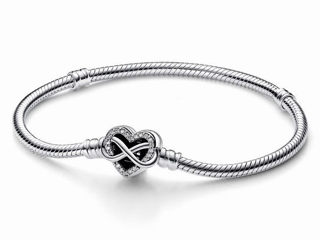 Schlangen-Armband von Pandora mit unendlichkeits-Herzverschluss aus Sterling Silber, 17 cm, elegant und modern, ideal für jede Gelegenheit.