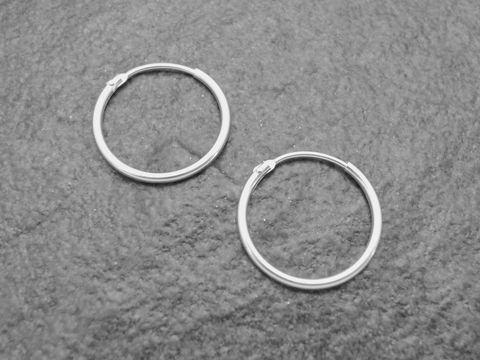Silber Creolen 1,75 cm aus rhodiniertem Sterling Silber mit einer Dicke von 1,3 mm, perfekt für einen eleganten Look, Hersteller Juwelier Harnisch, bis 25 mm.