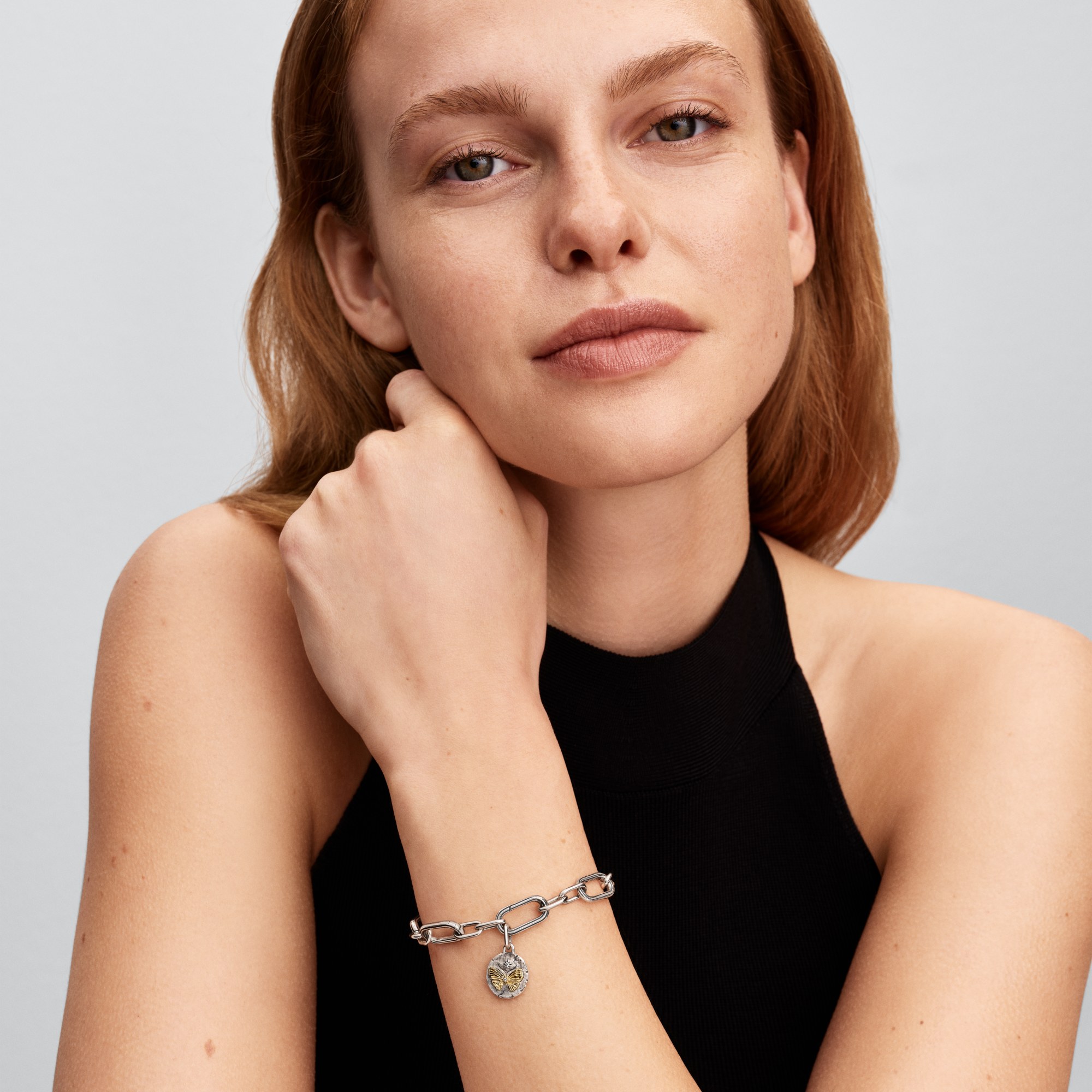 Pandora ME - Schmetterling Medaillon-Charm - Sterling Silber & Gelbgold Vergoldung - Zirkonia - 13 mm – Ansicht 3
