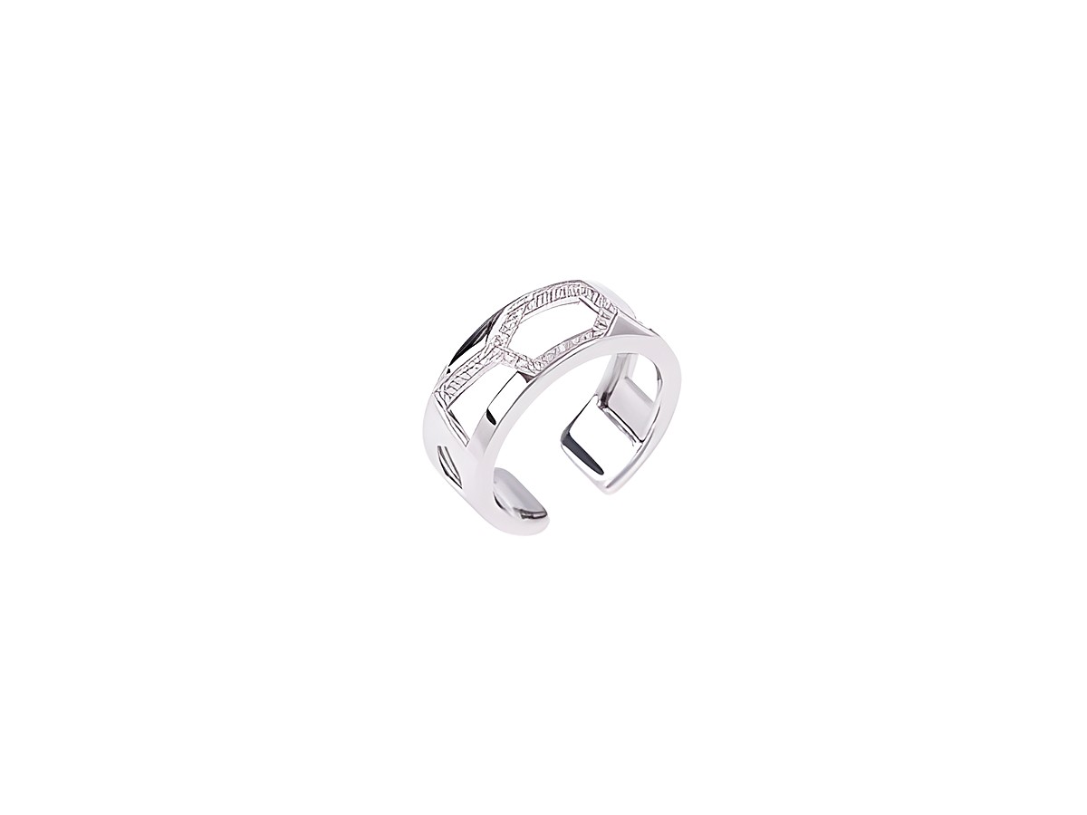 Schmaler silberner Ring mit einem modernen Design, der elegante Aussparungen und eine glänzende Oberfläche aufweist, geeignet für die Größen 52-54, von Les Georgettes.