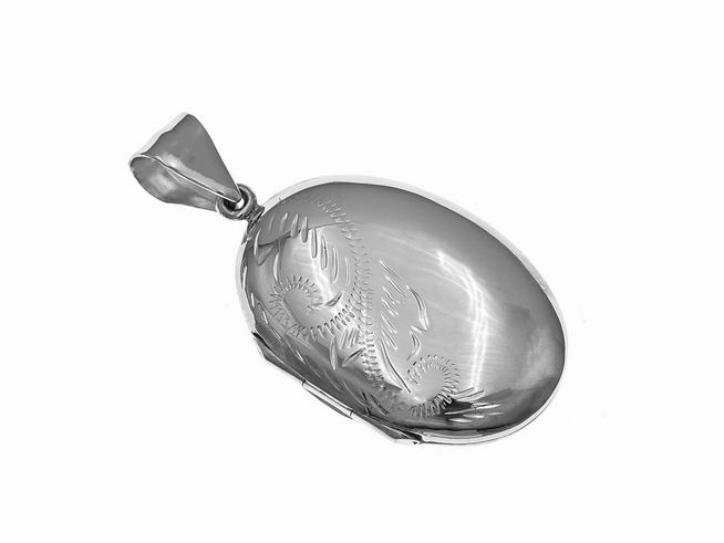 Medaillon Oval mit Ranke in Silber, kunstvoll gestaltet, Hersteller Juwelier Harnisch, zeigt eine detaillierte und elegante Gravur auf der Oberfläche.