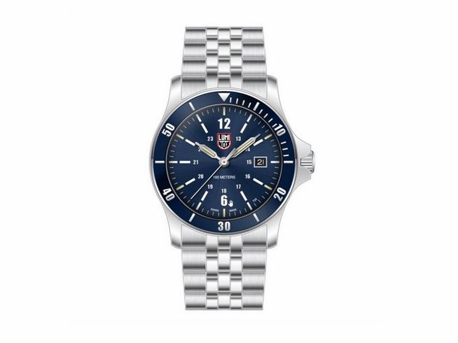 Luminox Uhr XS.0913 SEA Sport Timer mit einem 42 mm Gehäuse, blauem Ziffernblatt und Edelstahlarmband, wasserfest bis 100 Meter, elegantes Design für sportliche und alltägliche Anlässe.