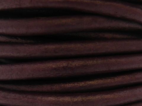 Lederband in Brombeere, 38 cm lang, 3 mm dick, mit Silber Bajonett. Hochwertiges Metallic-Finish, ideal für Schmuckdesign. Hersteller: Juwelier Harnisch.