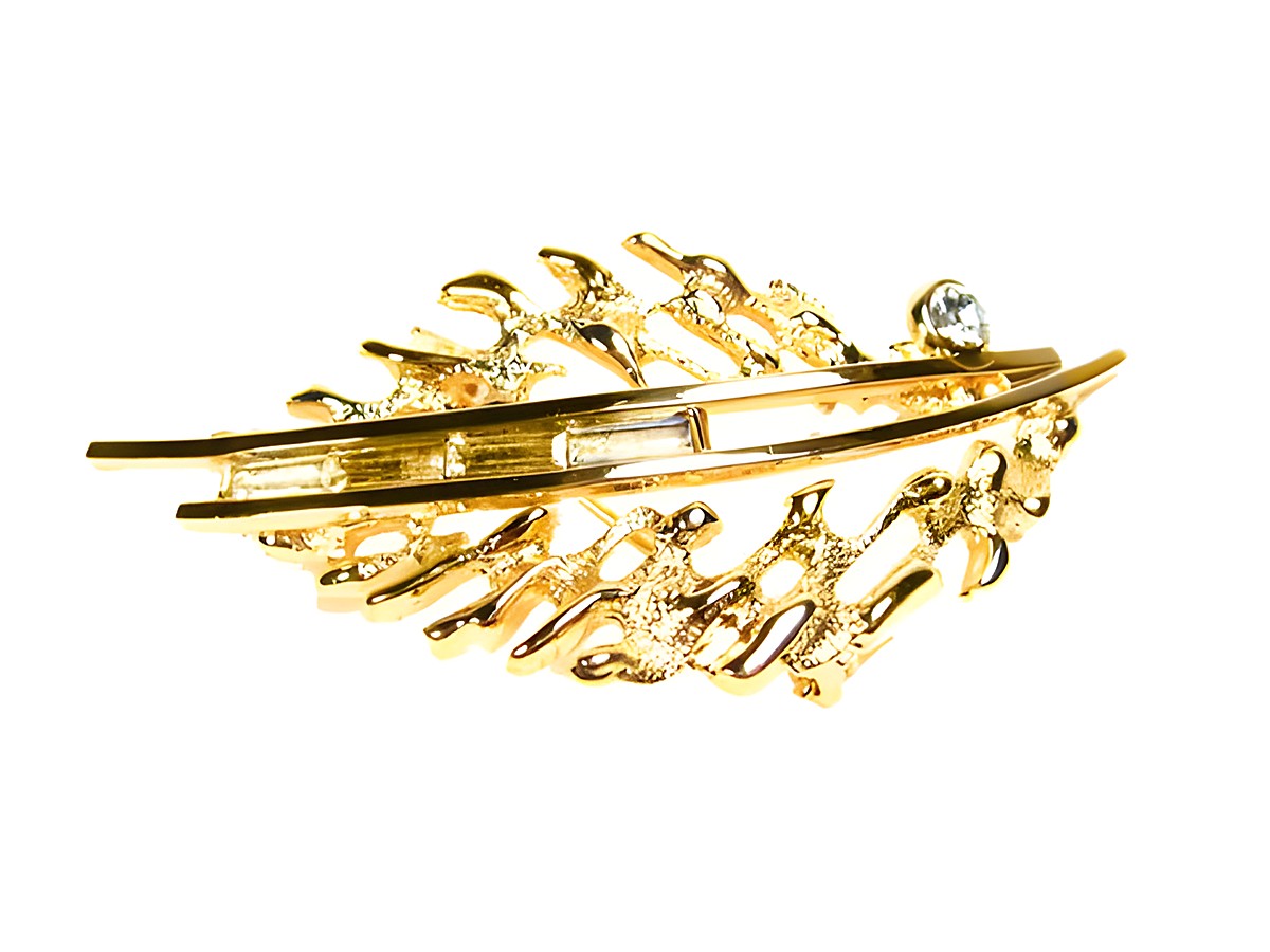 Vergoldete Brosche -City- 75x25mm in Blattform mit Strass, hergestellt von Juwelier Harnisch, erhältlich in weiteren Farben. Elegant und funkelnd, ideal für stilvolle Akzente.