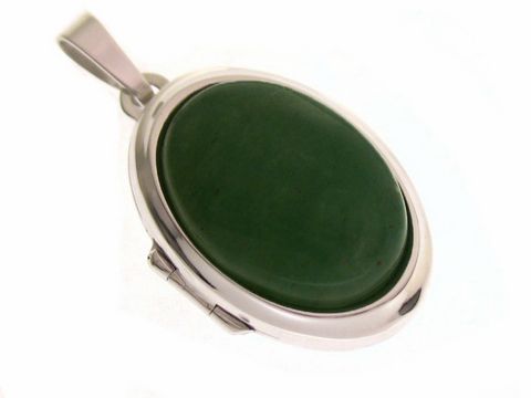 38132-0 Achat grün Medaillon aus Cabochon im rhodinierten Sterling Silber von Juwelier Harnisch, elegantes Design mit ovalem Form und lebendiger Grüntönung.