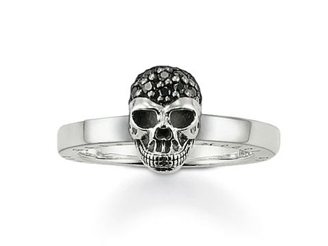 Thomas Sabo Ring TR1877-051-11-48 aus Silber mit einem Totenkopf als Motiv, verziert mit Zirkonia, Größe 48, ideal für einen modernen und prägnanten Look.