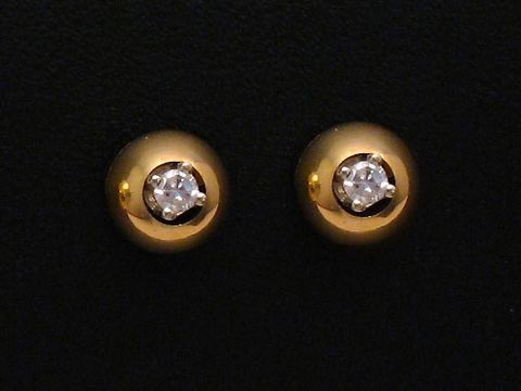 Moderne Ohrringe aus 585er Gold mit einem Diamanten von 0,06 ct W/P1, Hersteller Juwelier Harnisch, Brillant und Diamant, elegant und zeitlos im Design.