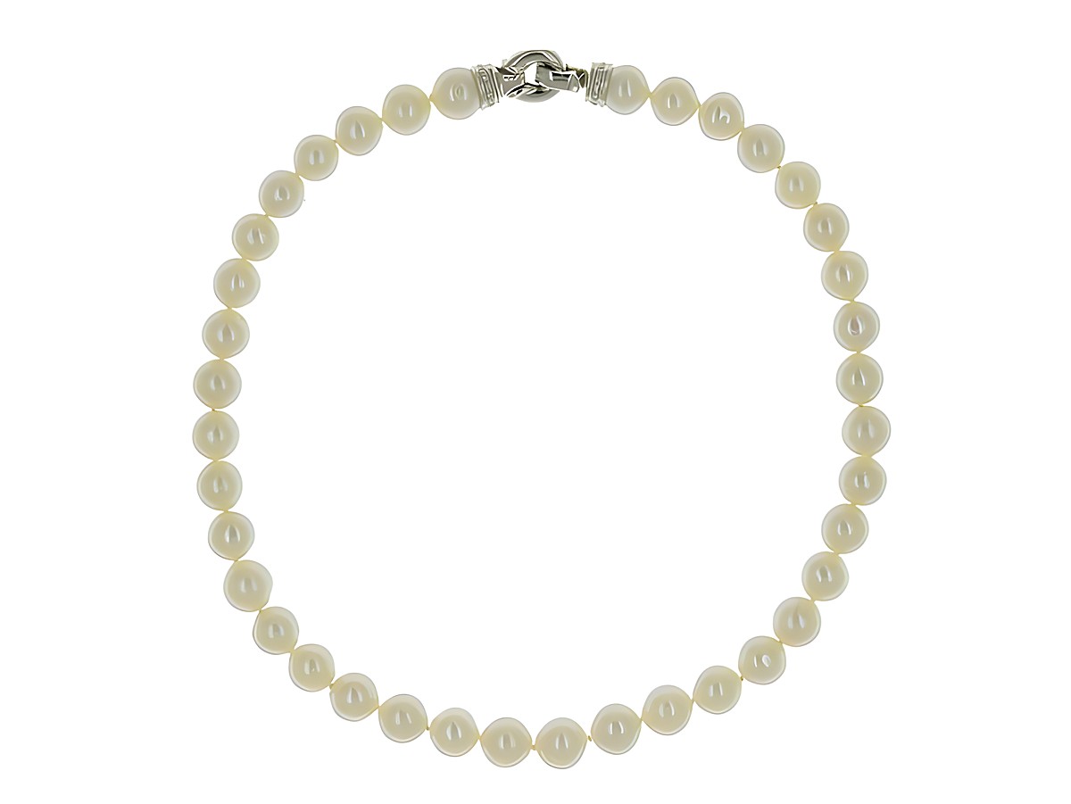 Perlenkette aus Süßwasser-Zuchtperlen mit einem Durchmesser von 10,5-11 mm in klassischem Weiß, 44 cm lang, gefertigt von Juwelier Harnisch. – Ansicht 3