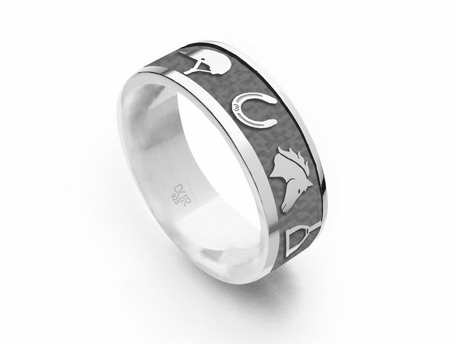 Der DUR Ring Pferdeglück in Größe 54 aus rhodiniertem Sterling Silber zeigt stilisierte Pferde- und Reitsymbole auf einer glänzenden Oberfläche, ideal für Pferdefreunde.