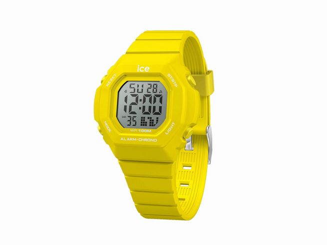 Die Ice Watch ICE digit ultra in Gelb, Modell 022098 Small, zeigt ein digitales Ziffernblatt mit verschiedenen Funktionen und einem strapazierfähigen Gelband.