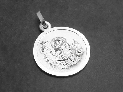 Sterling Silber Anhänger mit dem Abbild des Heiligen Franziskus von Assisi, dargestellt in feiner Detailarbeit, ideal als Schutzpatron für Gläubige und Anhänger.