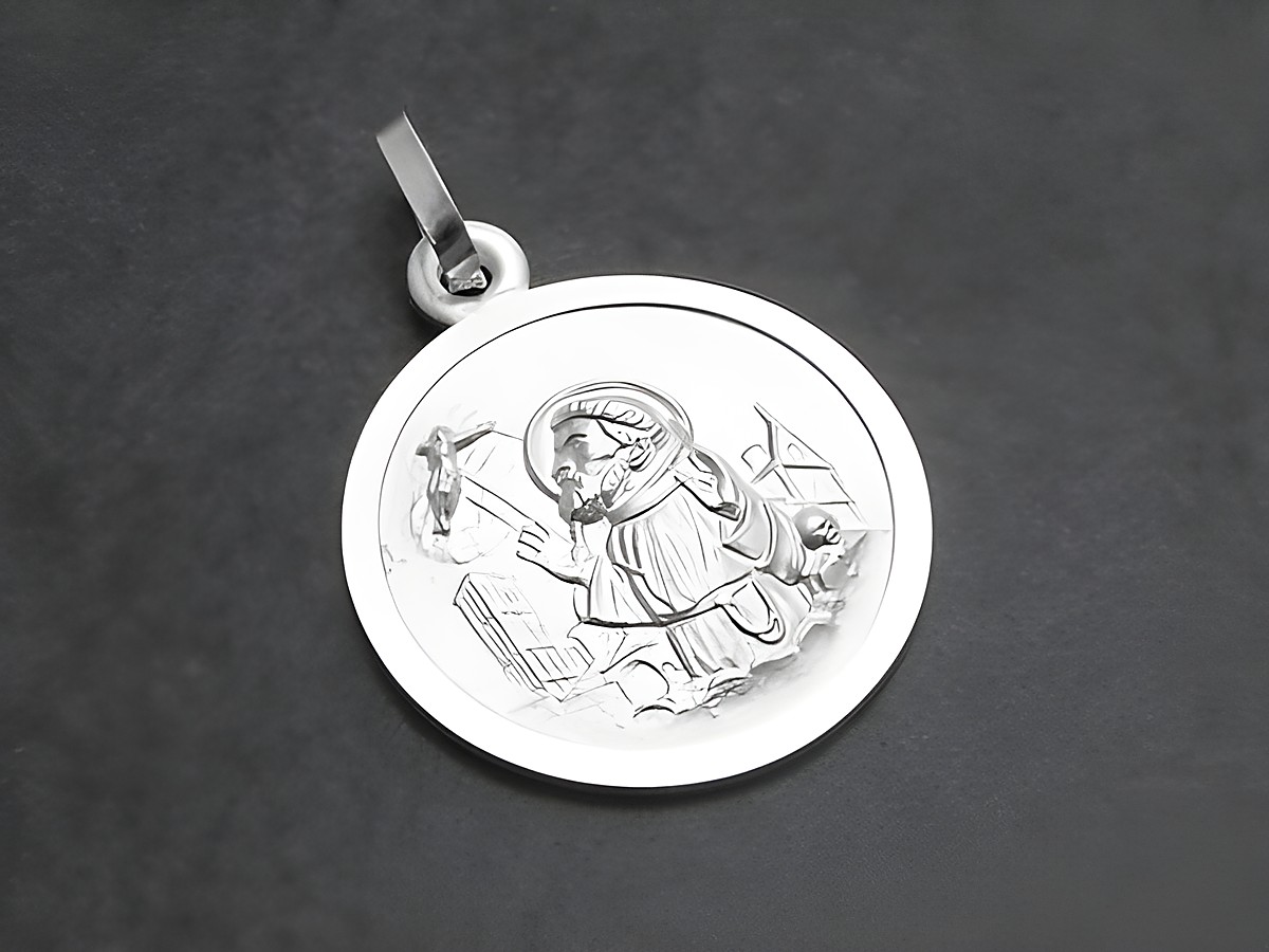 Sterling Silber Anhänger mit dem Abbild des Heiligen Franziskus von Assisi, dargestellt in feiner Detailarbeit, ideal als Schutzpatron für Gläubige und Anhänger.