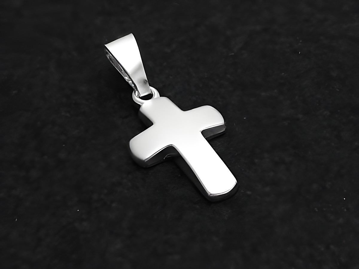Anhänger aus Sterling Silber in Form eines kleinen, seidenmatt rhodinierten Kreuzes, schlichtes Design, Hersteller Juwelier Harnisch. Ideal als dezentes Schmuckstück.