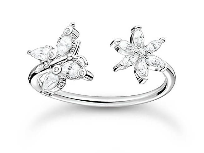 Eleganter Thomas Sabo Charming Schmetterling Ring aus Sterling Silber mit Zirkonia in weiß, Größe 56, ziert zwei filigrane Schmetterlinge und eine Blüte.