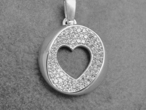 Silber Anhänger oval mit Herz aus Zirkonia in weiß romantisch, Hersteller Juwelier Harnisch, Perlen & Steine.