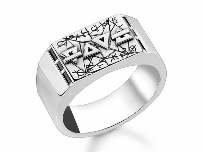 Thomas Sabo Ring TR2331-643-11-62 aus Sterling Silber mit schwarzem Zirkonia, Größe 62, elegantes Design mit grafischen Mustern und auffälliger Vorderseite.