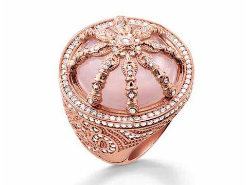 Ring von Thomas Sabo aus Sterling Silber in vergoldetem Roségold mit einem großen Rosenquarz und Zirkonia in Pink, Größe 54, elegant und verspielt gestaltet.