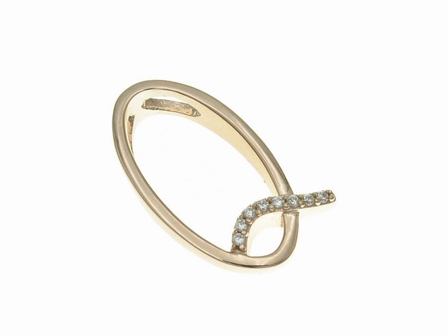 Anhänger aus poliertem Rosegold mit einem Buchstaben Q und Zirkonia, hergestellt von Juwelier Harnisch, elegant und zeitlos gestaltet. Ideal als Geschenk oder für den eigenen Schmuckkästchen.