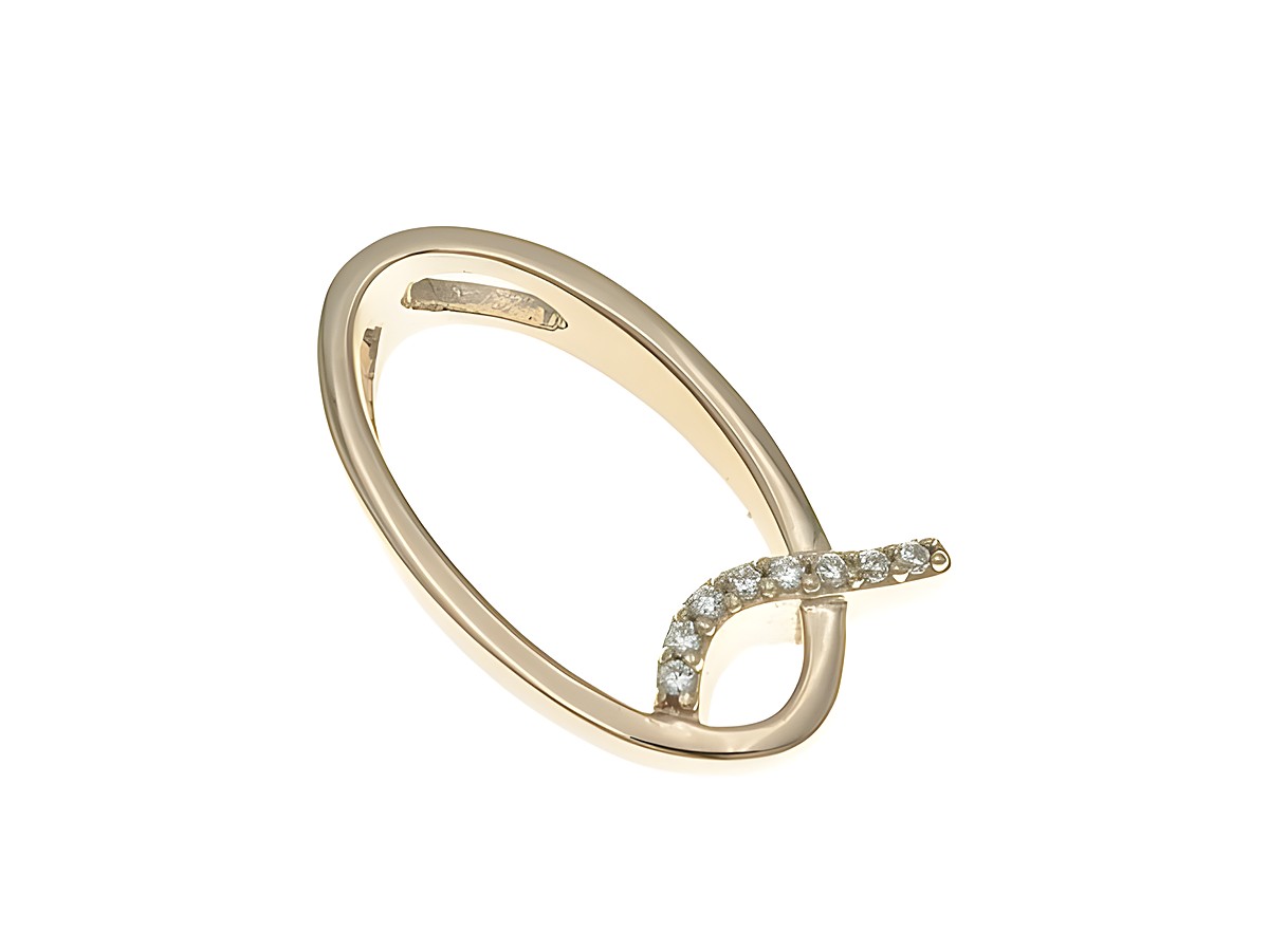 Anhänger aus poliertem Rosegold mit einem Buchstaben Q und Zirkonia, hergestellt von Juwelier Harnisch, elegant und zeitlos gestaltet. Ideal als Geschenk oder für den eigenen Schmuckkästchen.