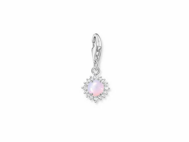 Thomas Sabo Charms-Anhänger aus Sterling Silber mit einem funkelnden Glas-Keramik Stein in Pastellfarben, umgeben von Zirkonia-Steinen, ideal als modisches Accessoire.