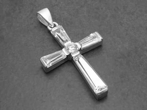 Kreuz Silber Anhänger mit großen weißen Zirkonia Steinen, Hersteller Juwelier Harnisch, elegantes Design, ideal als Schmuckstück oder Geschenk.