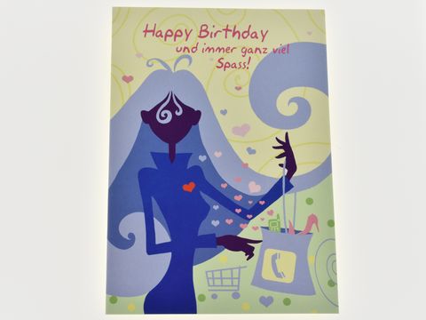 Eine farbenfrohe Geburtstagskarte mit einer stilisierten Frauenfigur, die einen Einkaufsbeutel hält. Der Text besagt "Happy Birthday und immer ganz viel Spaß" in verspielter Schrift.
