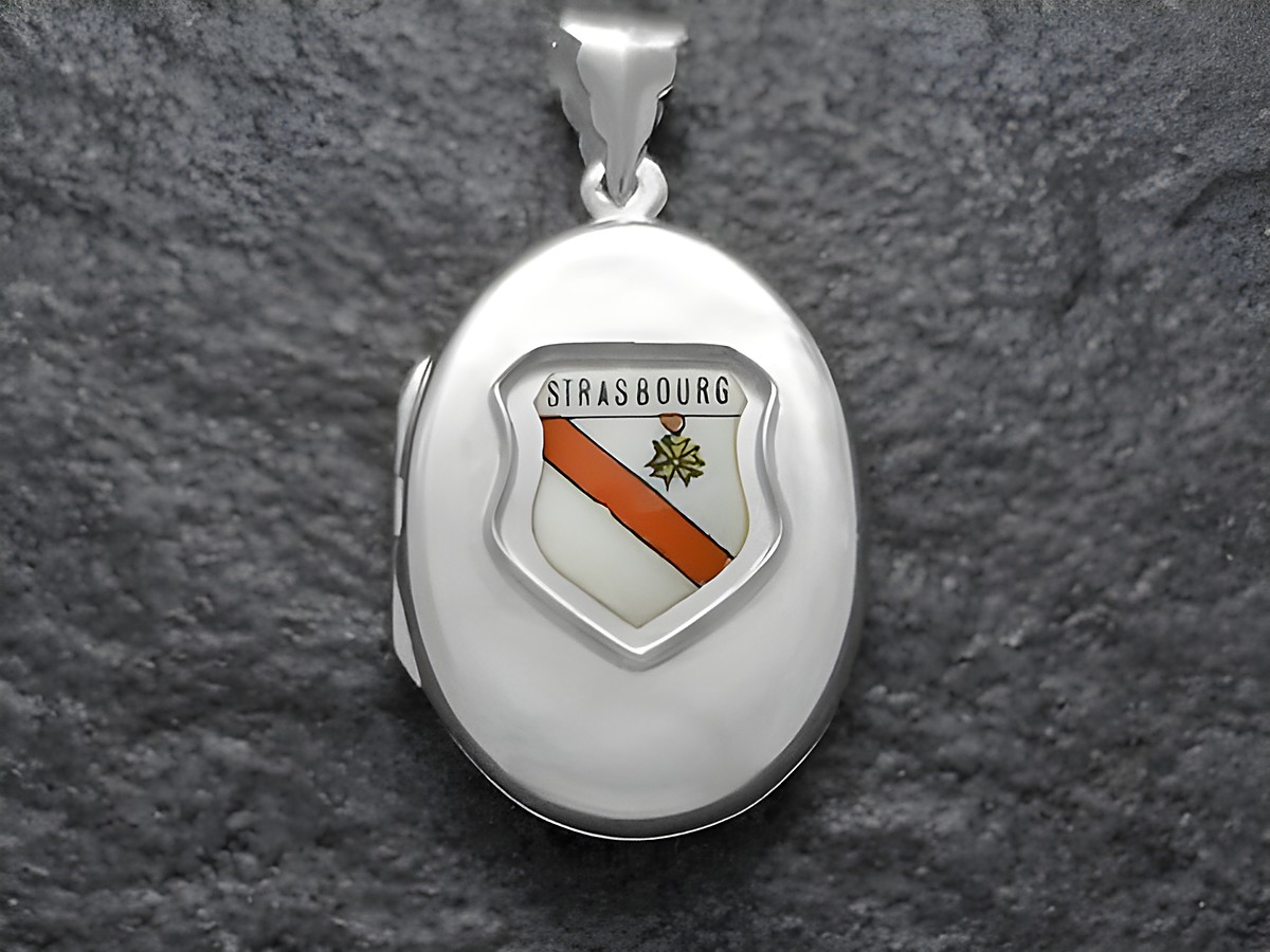 Silbernes Medaillon mit dem Stadtwappen von Strasbourg, das ein Schild mit rotem Band und Goldstern zeigt. Hersteller: Juwelier Harnisch, Europa Medaillons.