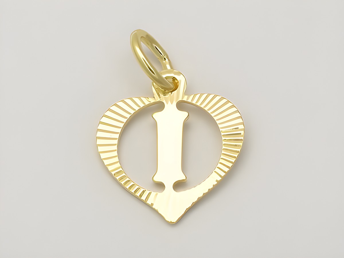 Gold Anhänger in Herzform mit Buchstabe I, diamantiert, aus 333 Gold, Hersteller Juwelier Harnisch. Ideal für eine persönliche Note.