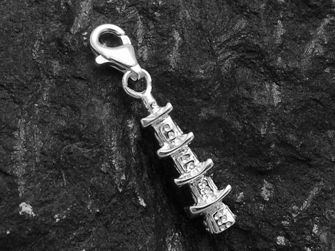 39840-0 Pagoda Charms Anhänger aus Sterling Silber mit Karabiner, detailreiche Darstellung einer Pagode, elegant und schlicht, ideal für Schmuckliebhaber. Hersteller: Juwelier Harnisch.