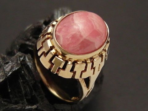 Goldring imposant mit gold 333 und rhodochrosit, Größe 56,5, Hersteller Juwelier Harnisch, bis Größe 58/18,5.