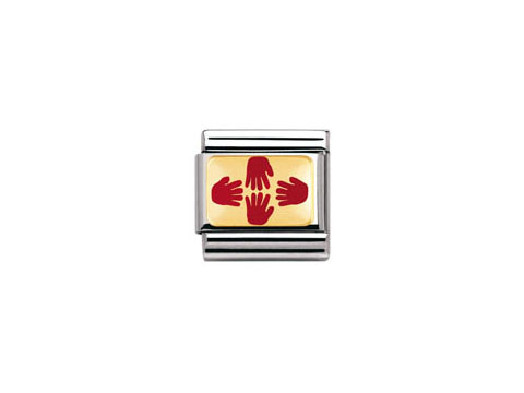 Ein silberner Charm mit einem goldfarbenen Hintergrund, auf dem vier rote Hände angeordnet sind, symbolisiert das Motto Peace & Love. Ideal für die NOMINATION Classic Kollektion.