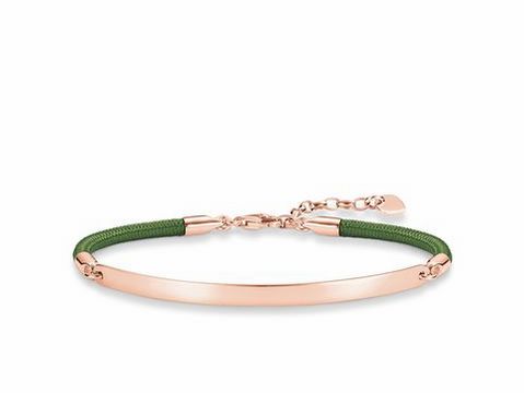 Ein elegantes Love Bridge Armband von Thomas Sabo in Roségold und grünem Nylon, verstellbar von 16,5 bis 19,5 cm, bietet einen modernen, stilvollen Akzent für jedes Outfit.