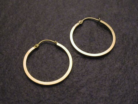 Creole-Gold auf Silber-Ohrring ELEGANCE-ECKIG 1,7 cm von Juwelier Harnisch, elegante goldene Creolen in eckiger Form, perfekt für jeden Anlass.