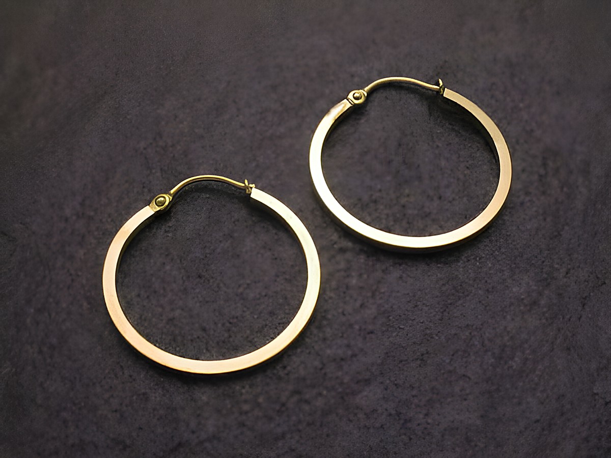 Creole-Gold auf Silber-Ohrring ELEGANCE-ECKIG 1,7 cm von Juwelier Harnisch, elegante goldene Creolen in eckiger Form, perfekt für jeden Anlass.