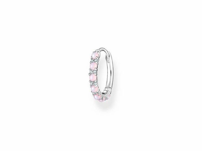 Ein silberner Creolenohrring von Thomas Sabo mit Glas-Keramik Steinen in zartem Rosa und funkelndem Zirkonia, eleganter Schmuck für stilvolle Auftritte.