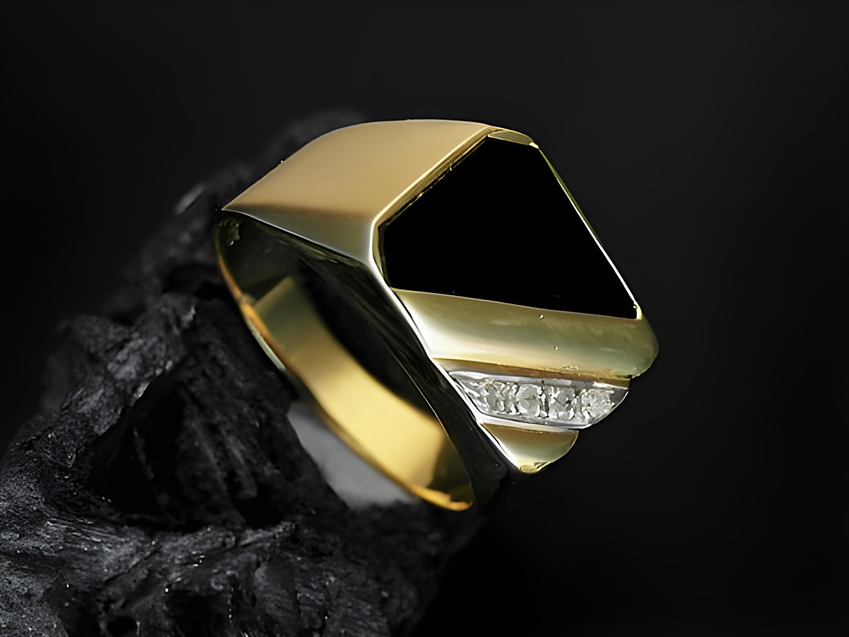 Gold Ring - Gold 585 - Diamant + Onyx - viereckig - Gr. 60, Hersteller: Juwelier Harnisch, bis Gr. 60/19. Eleganter Ring mit schwarzem Onyx und funkelnden Diamanten, geschmackvolles Design.
