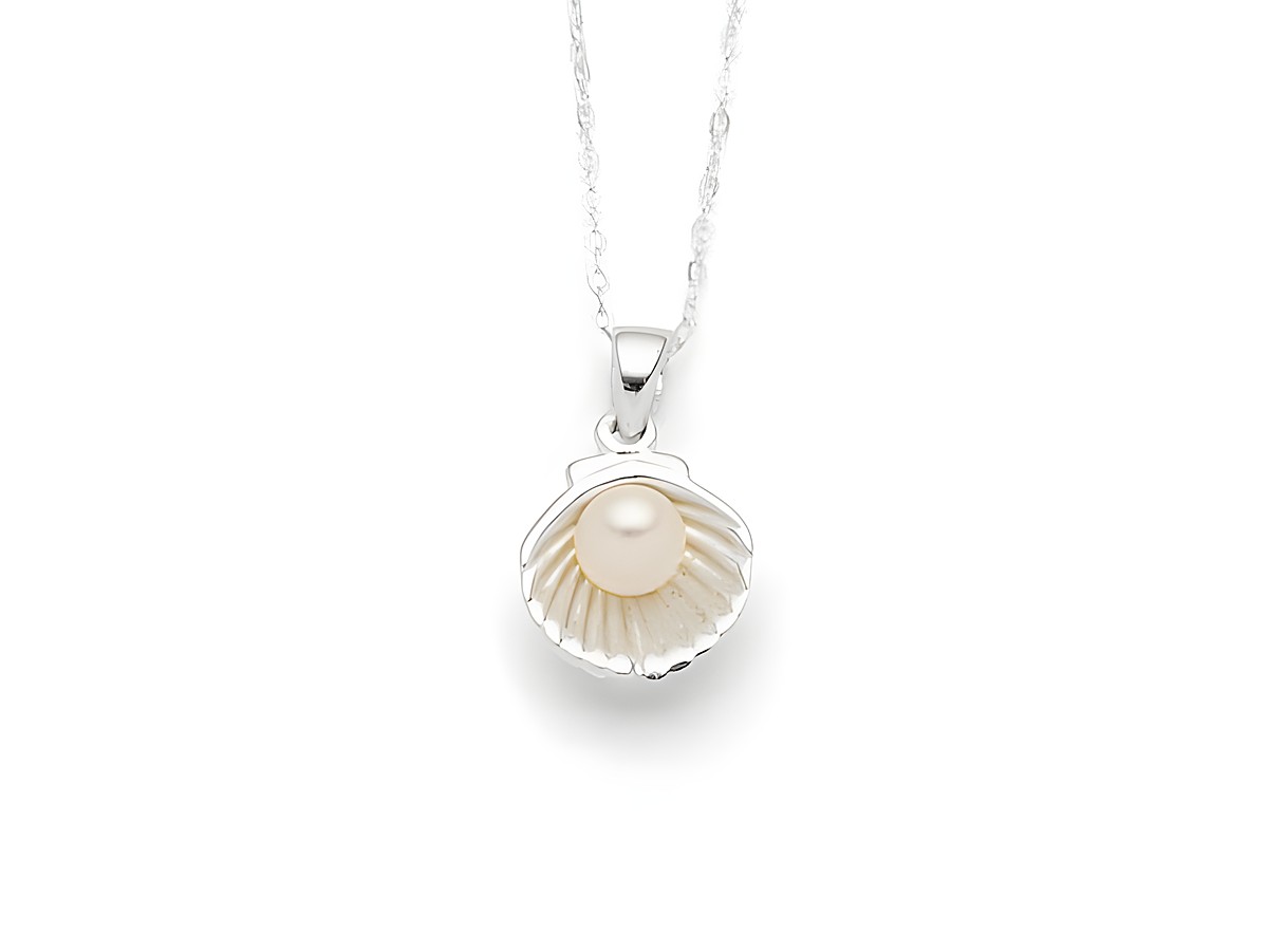 Sterling Silber Kette mit einem Anhänger in Muschelform und einer zarten Perle, perfekt für den eleganten Look. Länge der Kette 40 cm, edles Design von DUR.